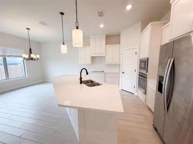 612 Wood Brook Lane, Burleson, TX 76028