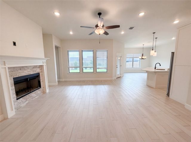 612 Wood Brook Lane, Burleson, TX 76028