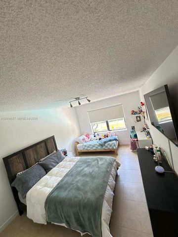 8290 Lake Dr 325, Doral, FL 33166