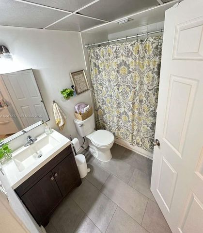 8290 Lake Dr 325, Doral, FL 33166
