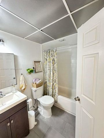 8290 Lake Dr 325, Doral, FL 33166
