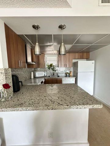 8290 Lake Dr 325, Doral, FL 33166