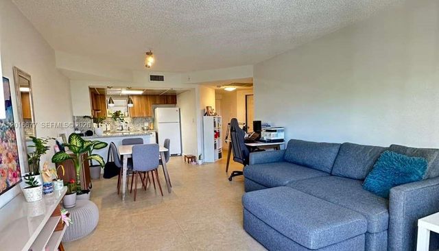8290 Lake Dr 325, Doral, FL 33166