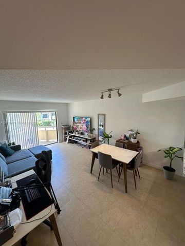 8290 Lake Dr 325, Doral, FL 33166