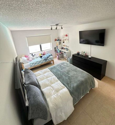 8290 Lake Dr 325, Doral, FL 33166