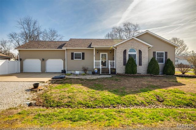 922 S Edwardsville Street, Staunton, IL 62088