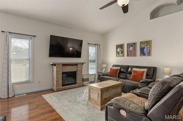 922 S Edwardsville Street, Staunton, IL 62088