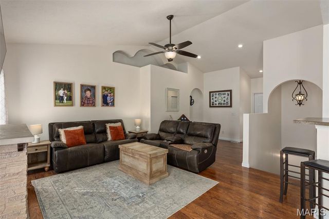 922 S Edwardsville Street, Staunton, IL 62088