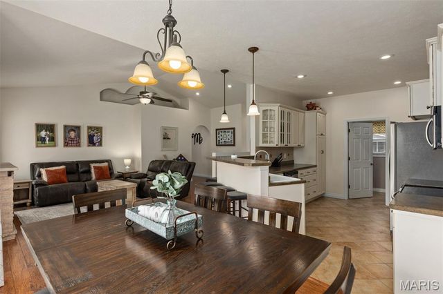 922 S Edwardsville Street, Staunton, IL 62088