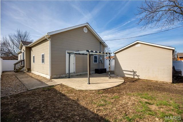 922 S Edwardsville Street, Staunton, IL 62088