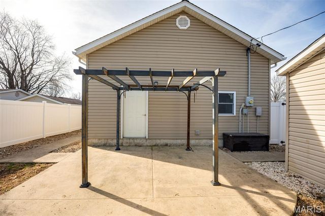 922 S Edwardsville Street, Staunton, IL 62088