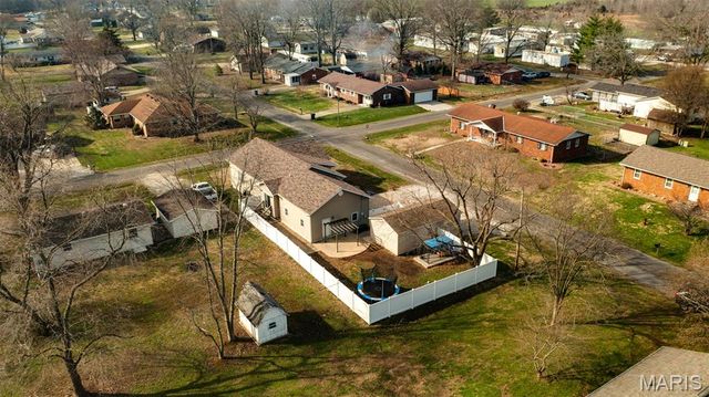 922 S Edwardsville Street, Staunton, IL 62088