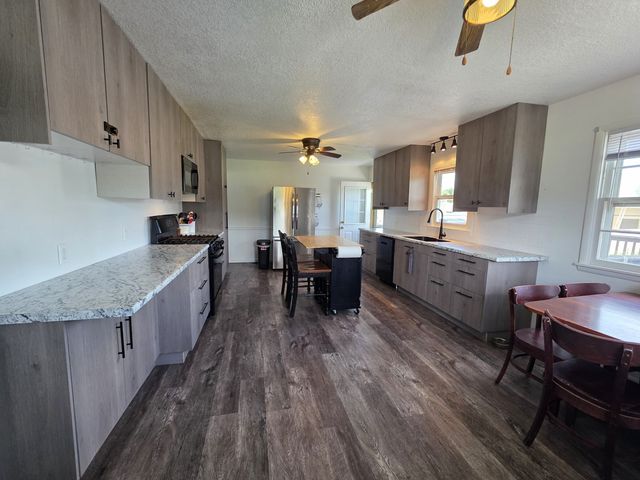 113 1st Street, Coal Valley, IL 61240