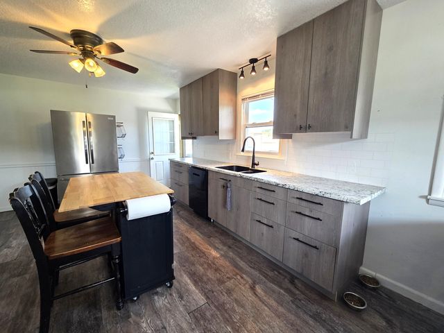 113 1st Street, Coal Valley, IL 61240