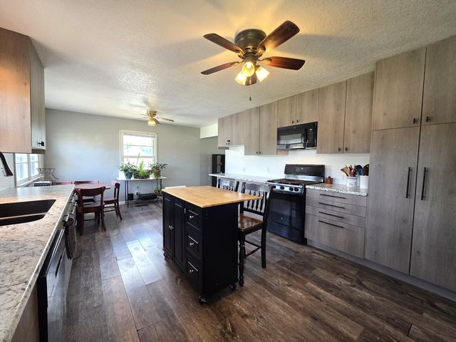 113 1st Street, Coal Valley, IL 61240