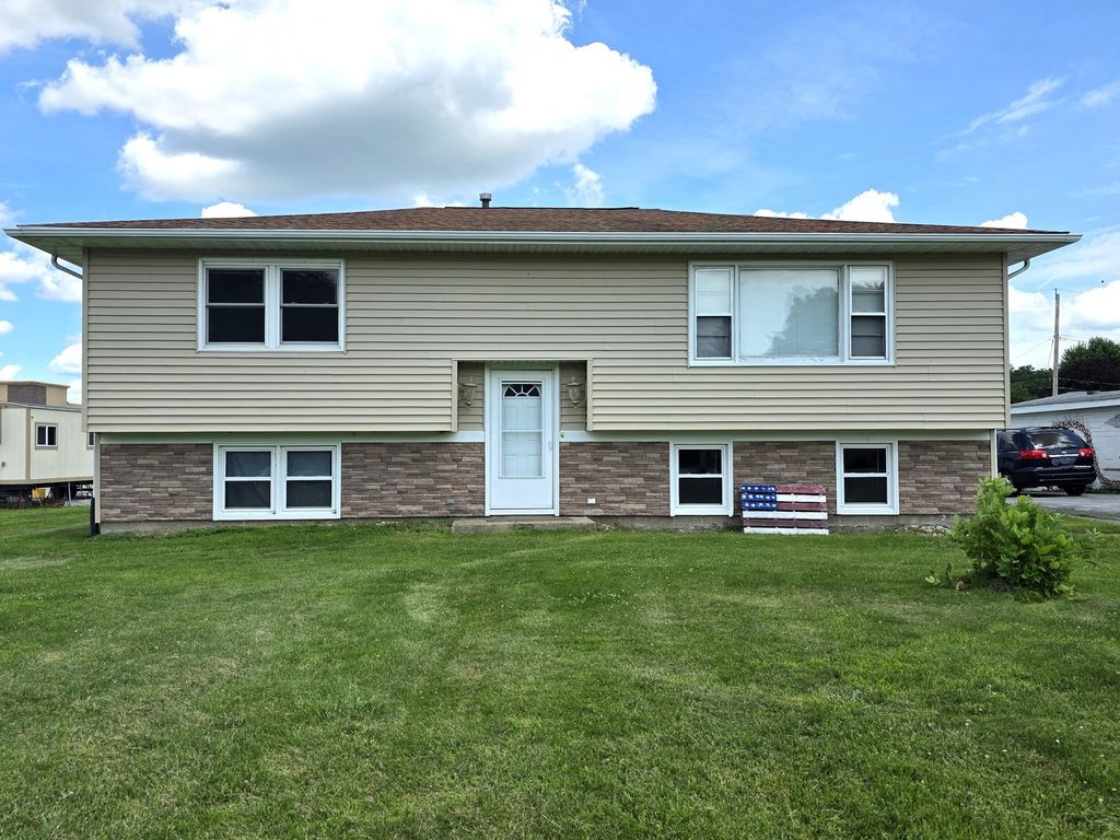 113 1st Street, Coal Valley, IL 61240