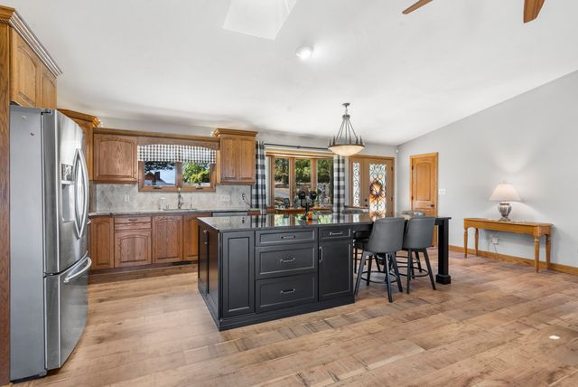 6 Briar Oaks Lane, Branson West, MO 65737