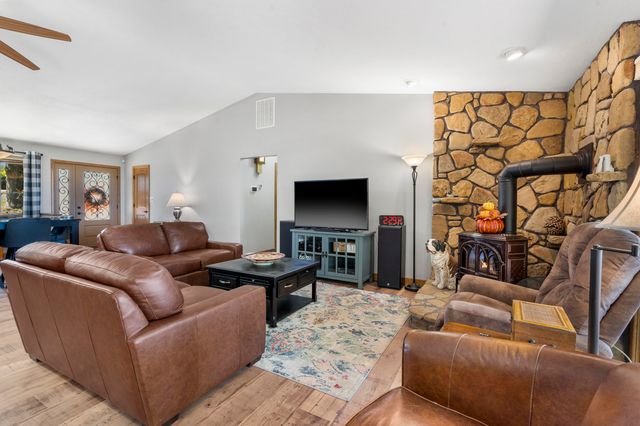 6 Briar Oaks Lane, Branson West, MO 65737