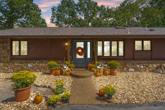 6 Briar Oaks Lane, Branson West, MO 65737