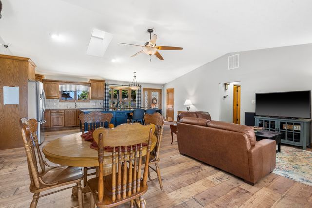 6 Briar Oaks Lane, Branson West, MO 65737