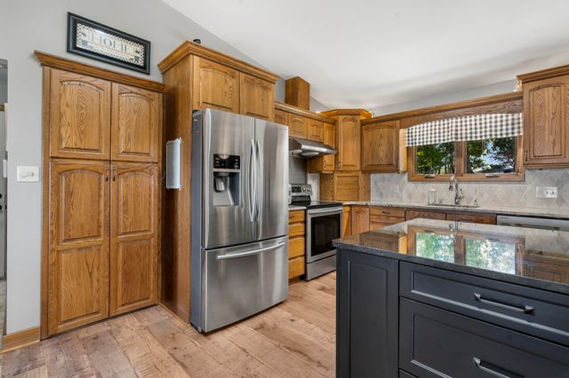 6 Briar Oaks Lane, Branson West, MO 65737