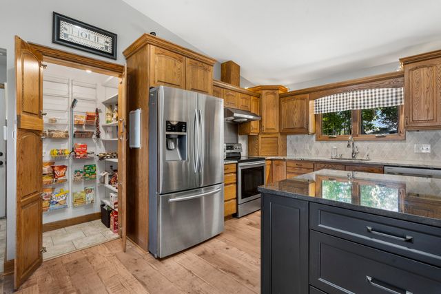 6 Briar Oaks Lane, Branson West, MO 65737