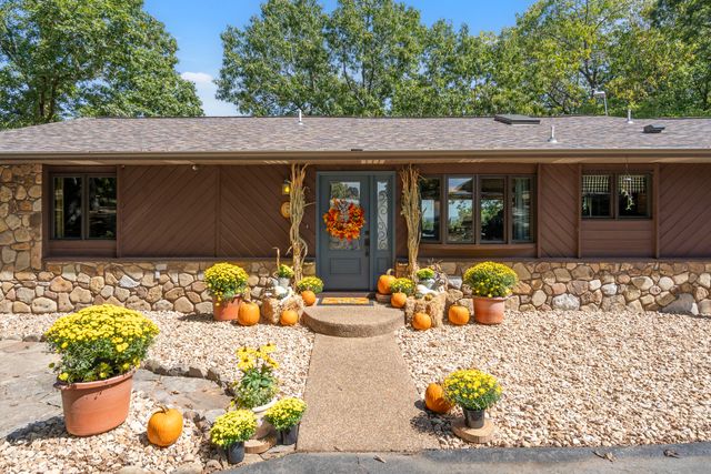 6 Briar Oaks Lane, Branson West, MO 65737