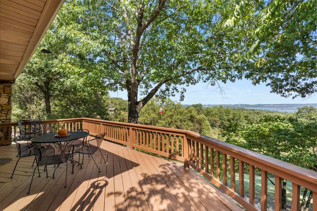 6 Briar Oaks Lane, Branson West, MO 65737