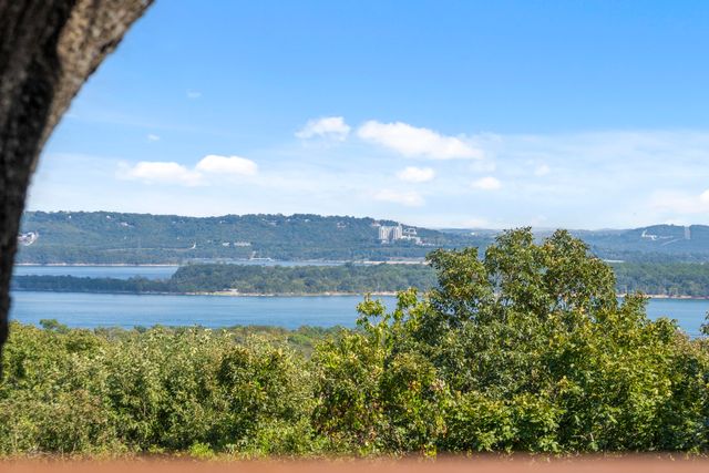 6 Briar Oaks Lane, Branson West, MO 65737