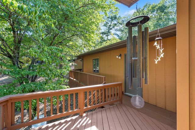 6 Briar Oaks Lane, Branson West, MO 65737