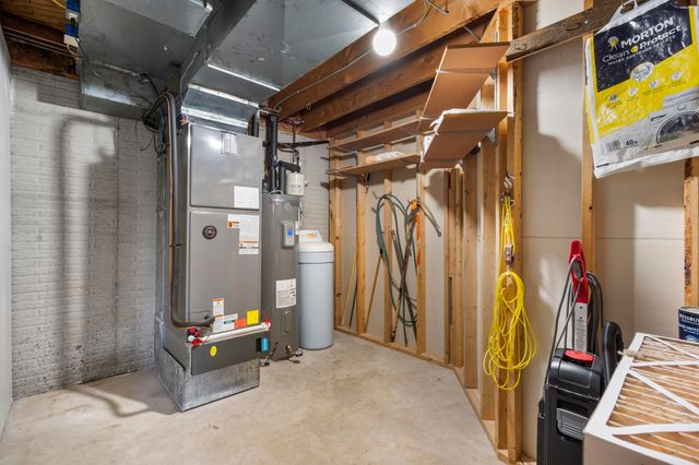 6 Briar Oaks Lane, Branson West, MO 65737