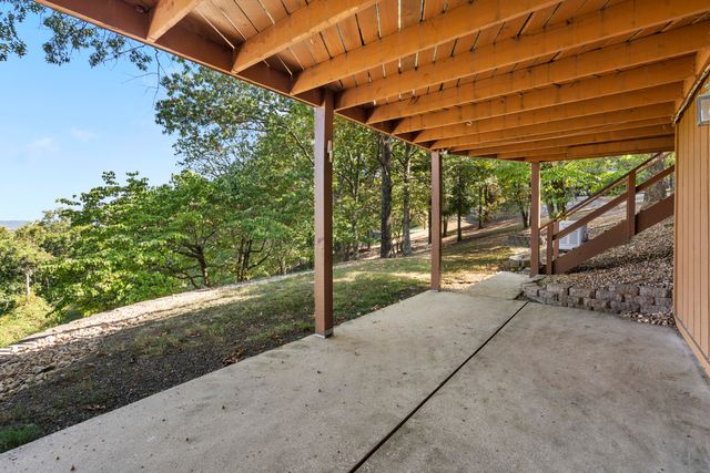 6 Briar Oaks Lane, Branson West, MO 65737