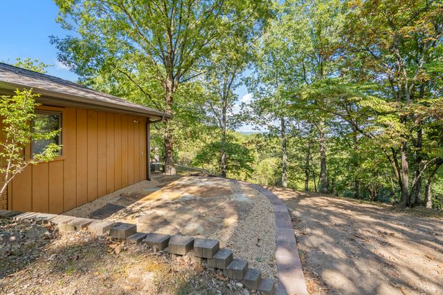 6 Briar Oaks Lane, Branson West, MO 65737