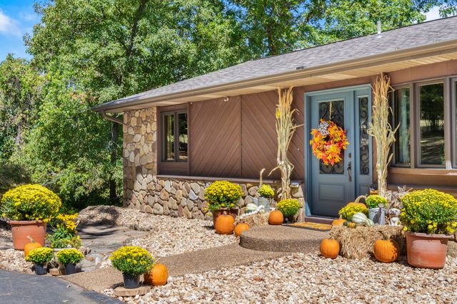 6 Briar Oaks Lane, Branson West, MO 65737