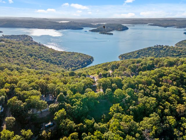 6 Briar Oaks Lane, Branson West, MO 65737