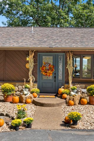 6 Briar Oaks Lane, Branson West, MO 65737