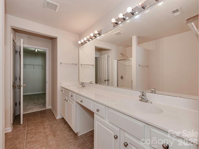 9044 Mcalwaine Preserve Avenue, Charlotte, NC 28277