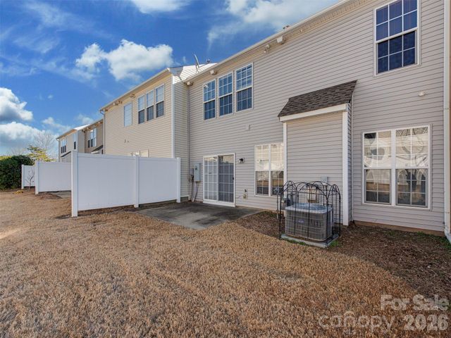 9044 Mcalwaine Preserve Avenue, Charlotte, NC 28277