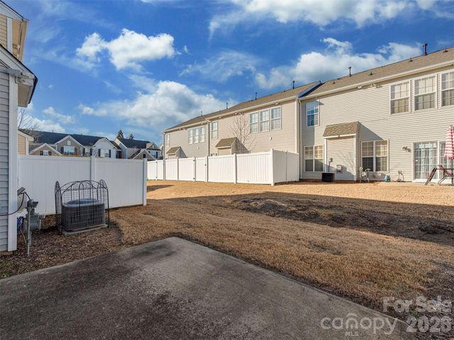 9044 Mcalwaine Preserve Avenue, Charlotte, NC 28277