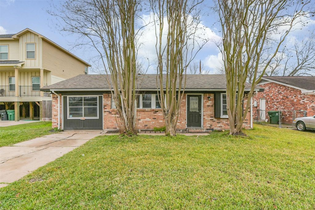 2718 Summertime Drive, Houston, TX 77045