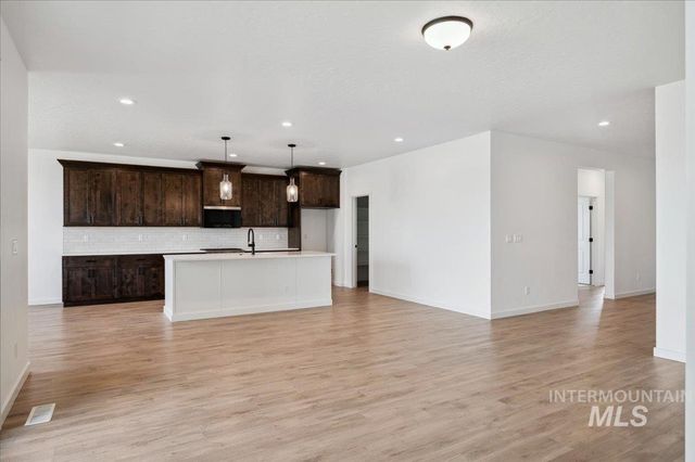 8636 S Copperdale Ave, Kuna, ID 83642