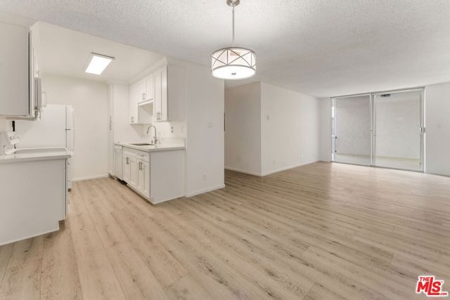 1114 12th Street 206, Santa Monica, CA 90403