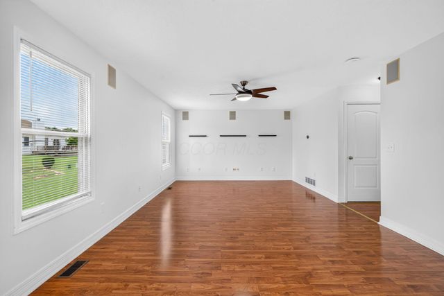8839 Meadow Grass Lane, Lewis Center, OH 43035
