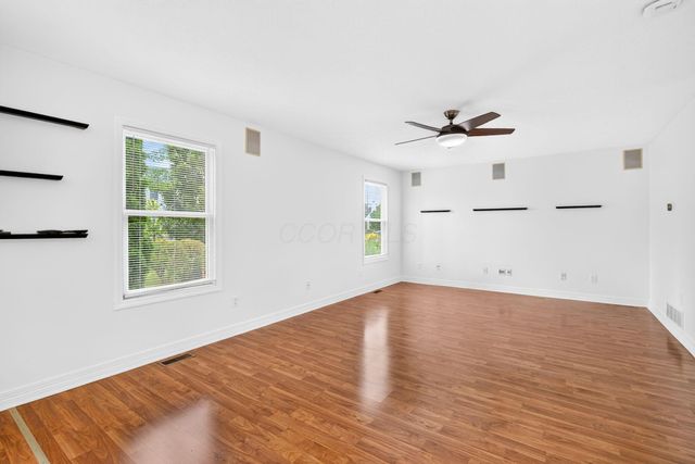 8839 Meadow Grass Lane, Lewis Center, OH 43035