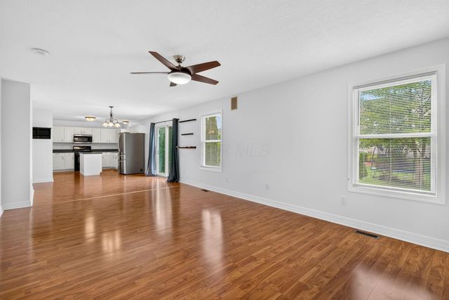 8839 Meadow Grass Lane, Lewis Center, OH 43035
