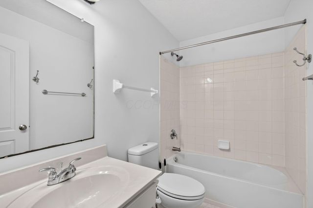 8839 Meadow Grass Lane, Lewis Center, OH 43035
