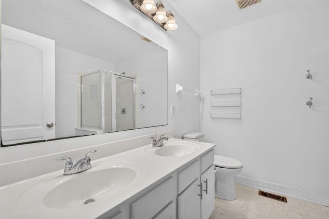 8839 Meadow Grass Lane, Lewis Center, OH 43035