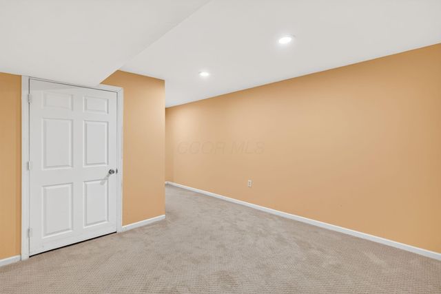 8839 Meadow Grass Lane, Lewis Center, OH 43035