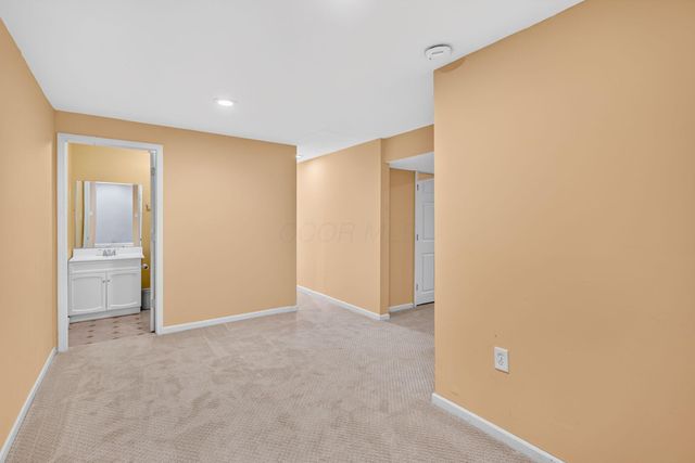 8839 Meadow Grass Lane, Lewis Center, OH 43035