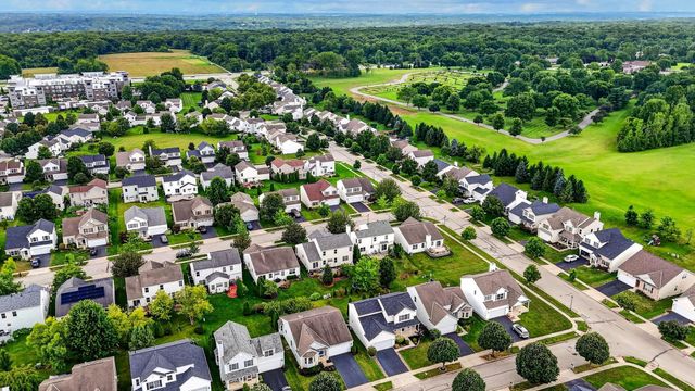 8839 Meadow Grass Lane, Lewis Center, OH 43035
